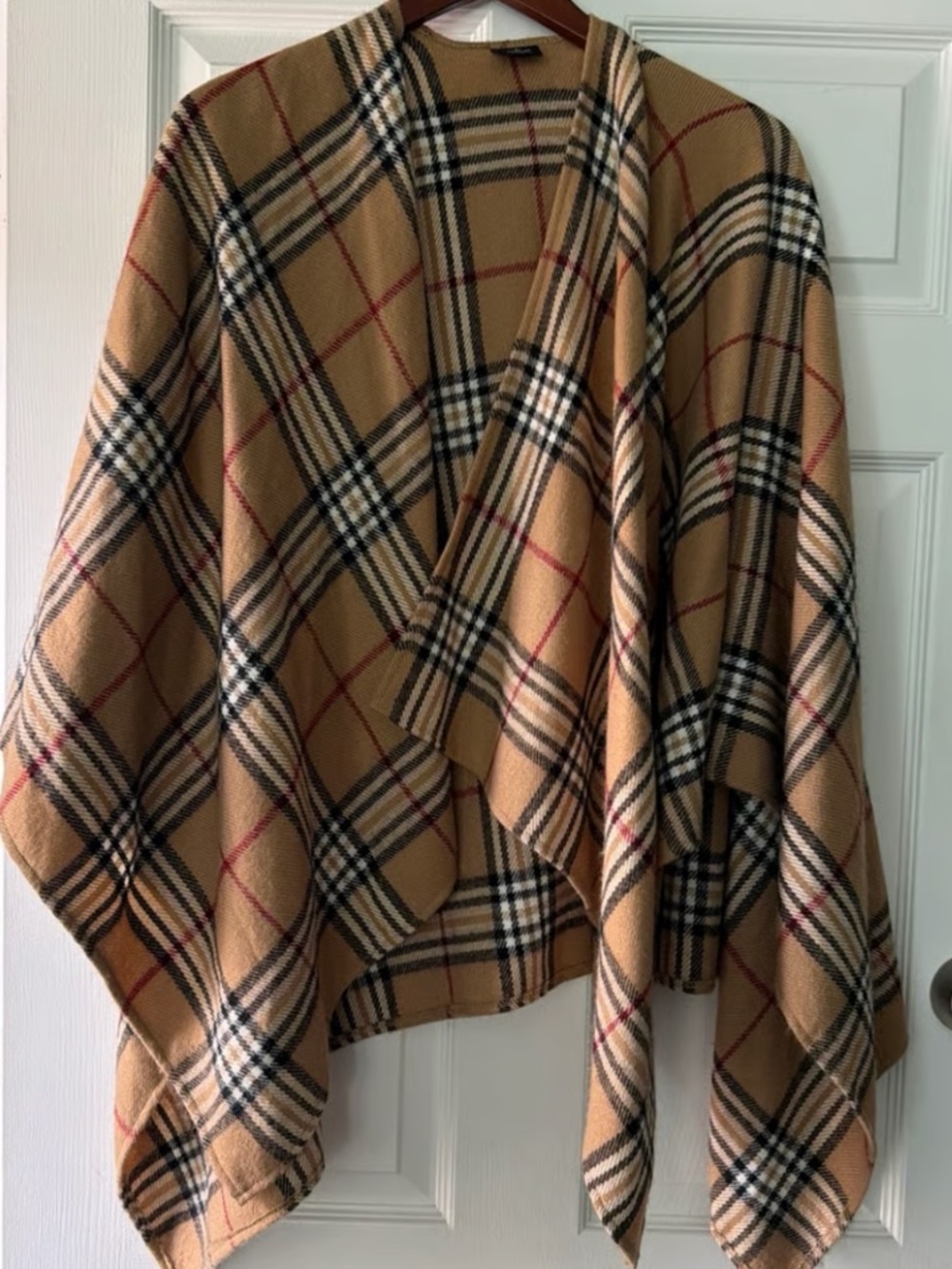 Check pattern cape by V.Fraas